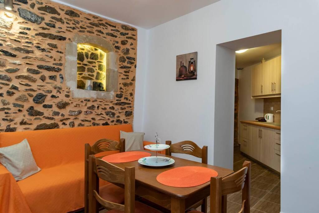 Paraspori Traditional Home With View Екстер'єр фото