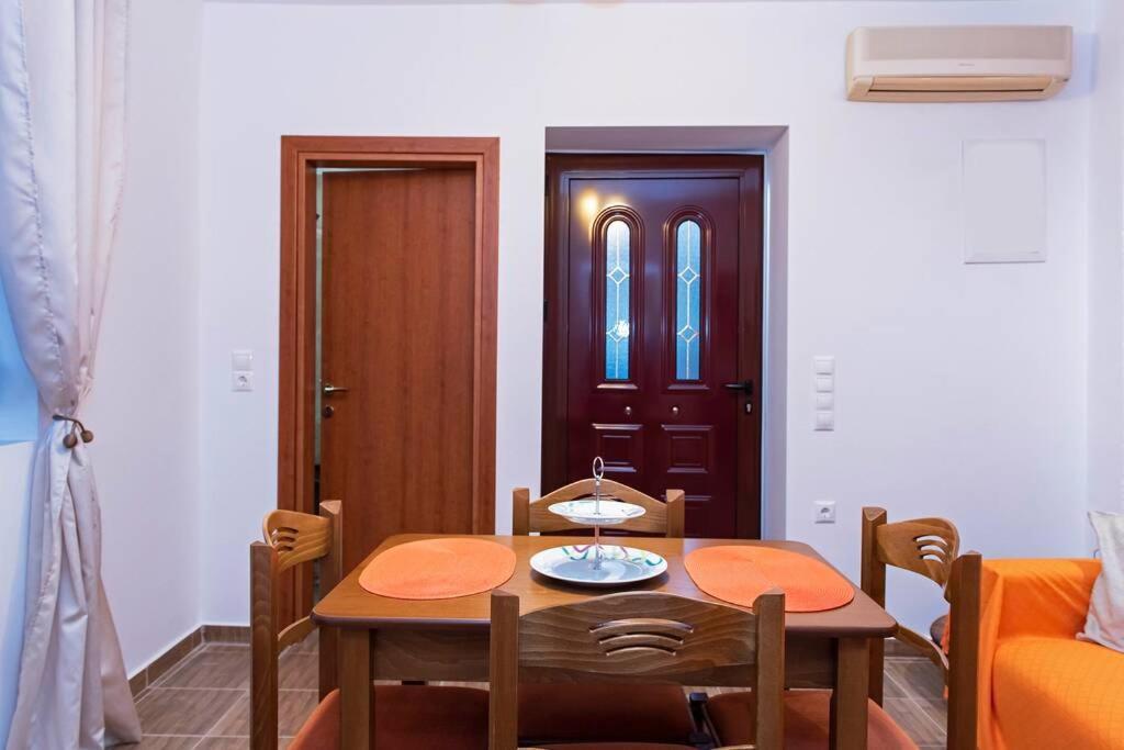 Paraspori Traditional Home With View Екстер'єр фото