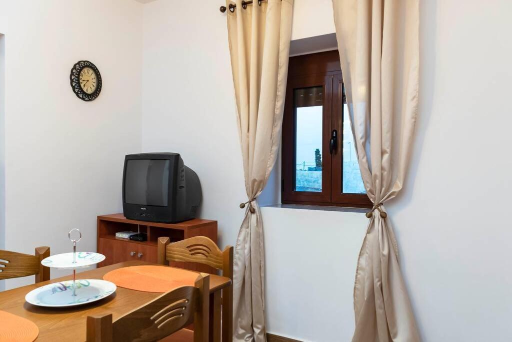 Paraspori Traditional Home With View Екстер'єр фото